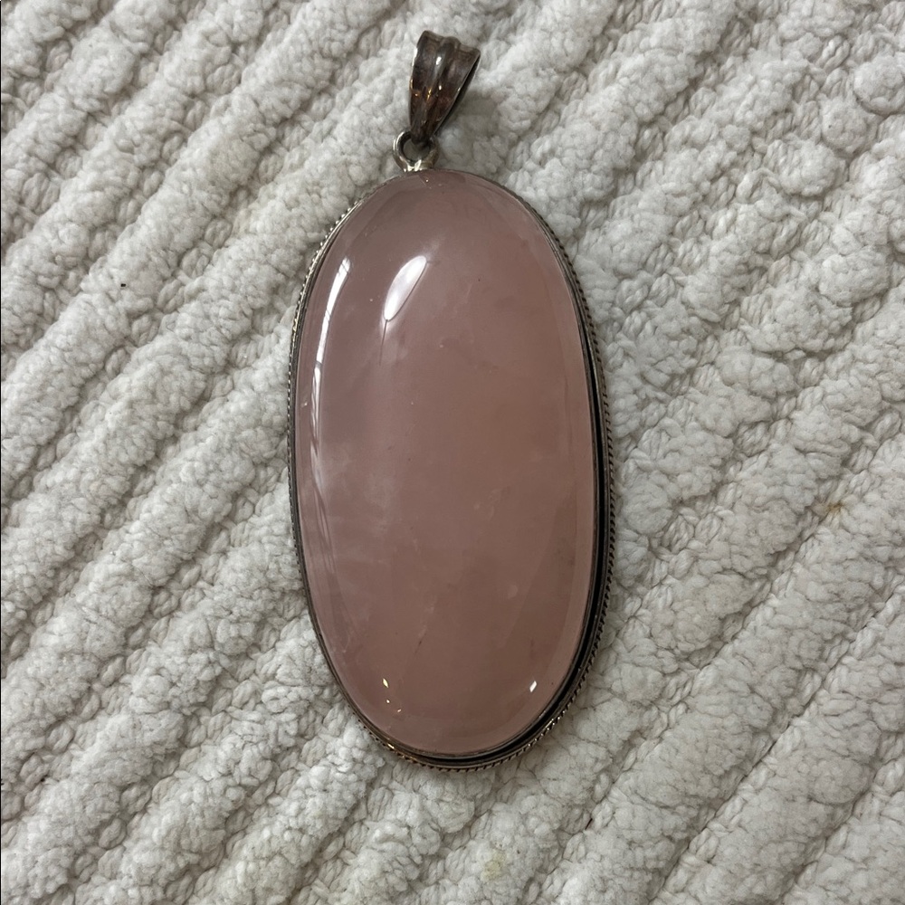 Elegant Rose Quartz Pendant